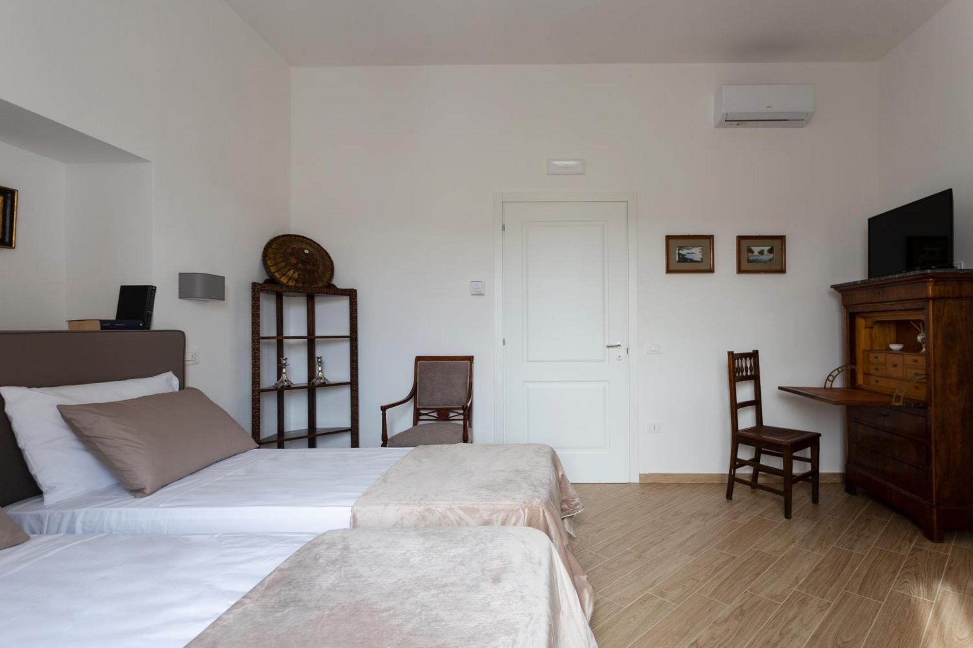 Residenza 33 Hotel Наполи Екстериор снимка