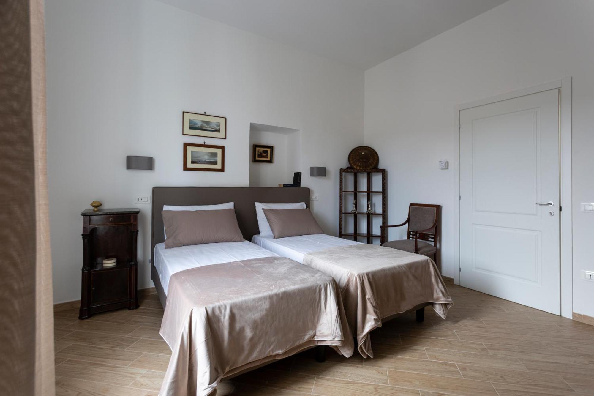 Residenza 33 Hotel Наполи Екстериор снимка