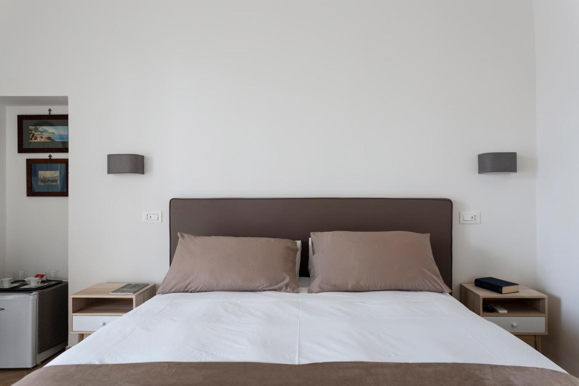 Residenza 33 Hotel Наполи Екстериор снимка