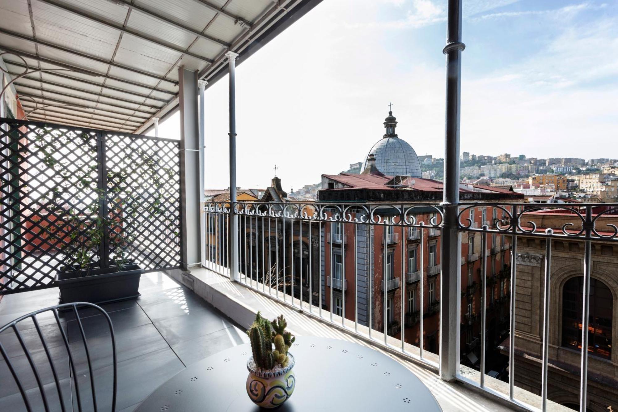 Residenza 33 Hotel Наполи Екстериор снимка